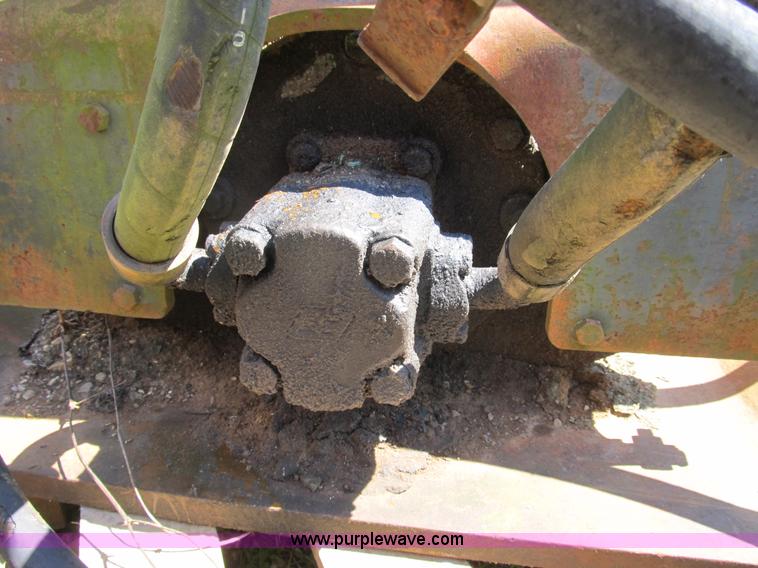 image for item D9452 Hydraulic vibratory plate compactor