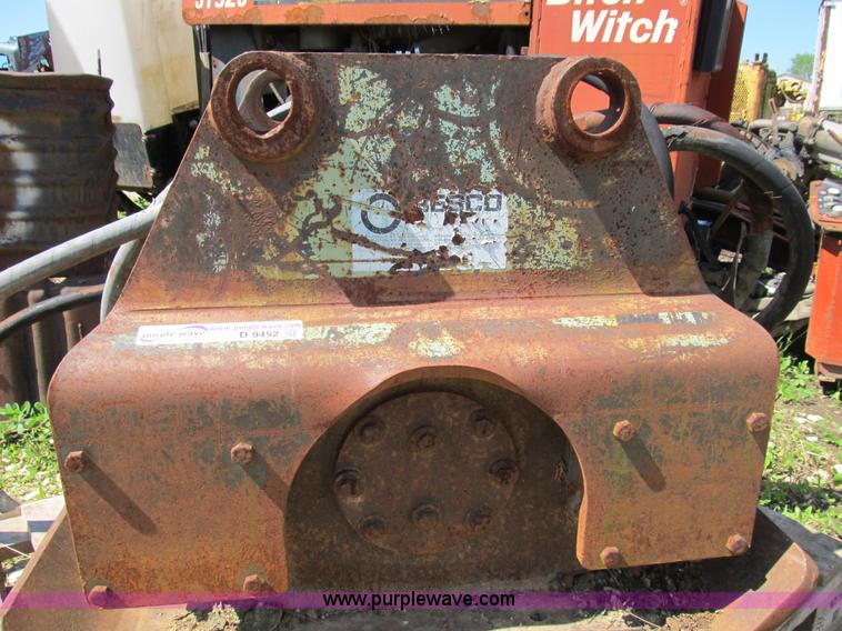 image for item D9452 Hydraulic vibratory plate compactor