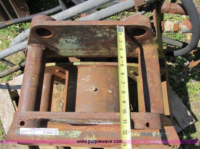 image for item D9452 Hydraulic vibratory plate compactor