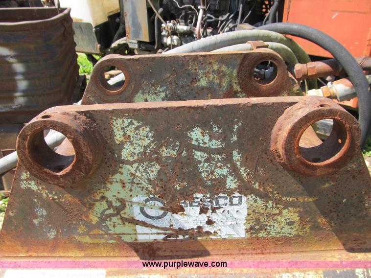 image for item D9452 Hydraulic vibratory plate compactor