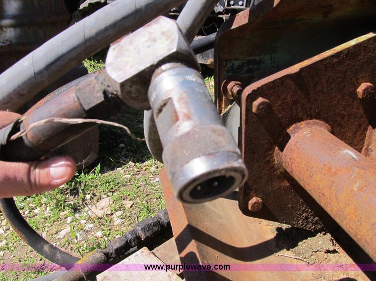 image for item D9452 Hydraulic vibratory plate compactor