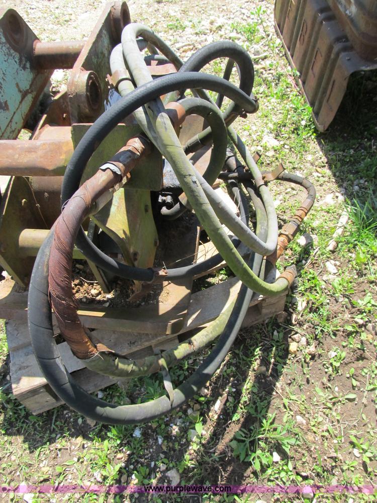 image for item D9452 Hydraulic vibratory plate compactor