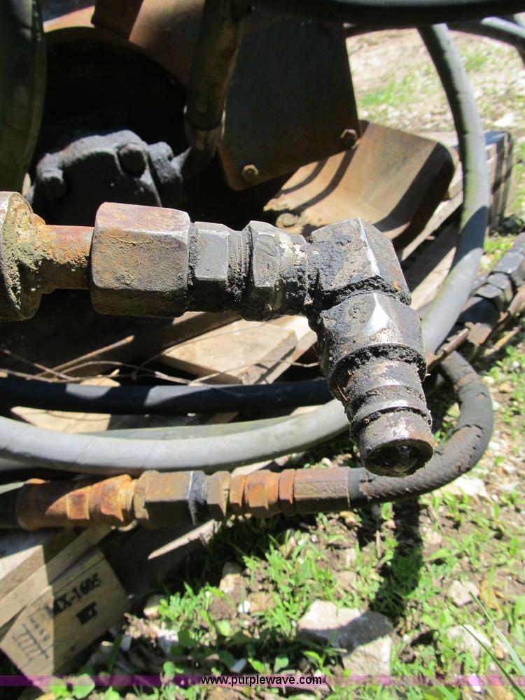 image for item D9452 Hydraulic vibratory plate compactor