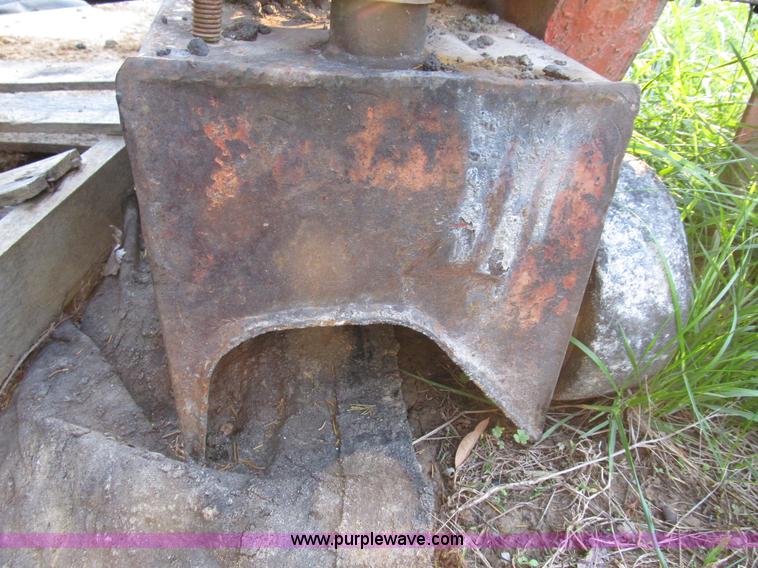 image for item D9457 Etnyre asphalt curb machine