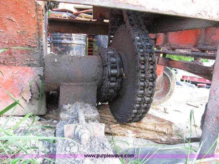 image for item D9457 Etnyre asphalt curb machine