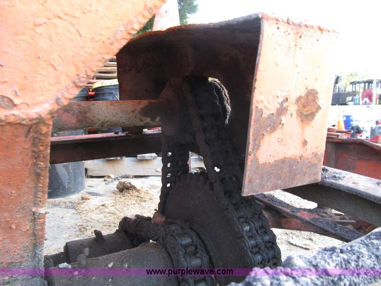 image for item D9457 Etnyre asphalt curb machine