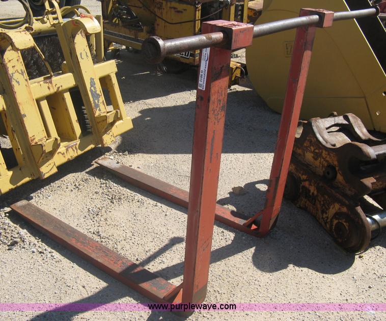 image for item G9812 Pipe mounted pallet forks