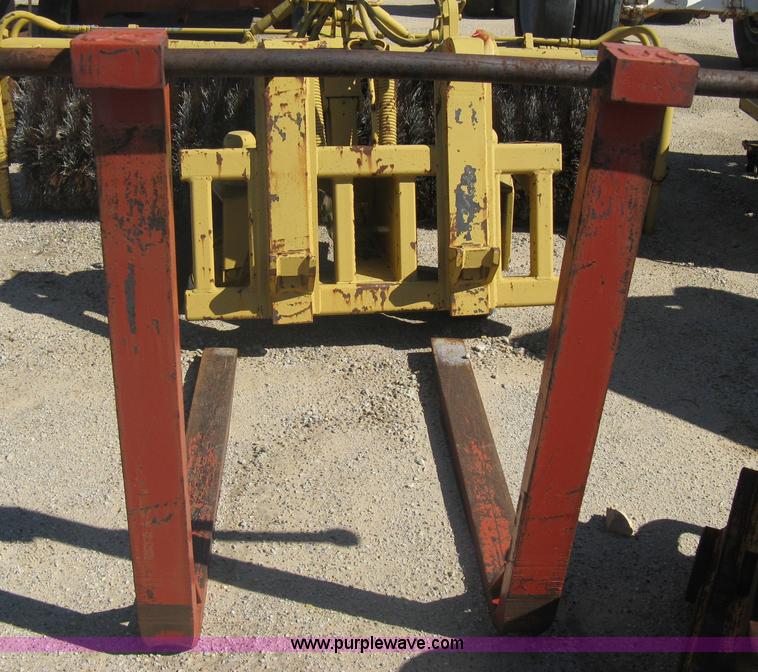 image for item G9812 Pipe mounted pallet forks