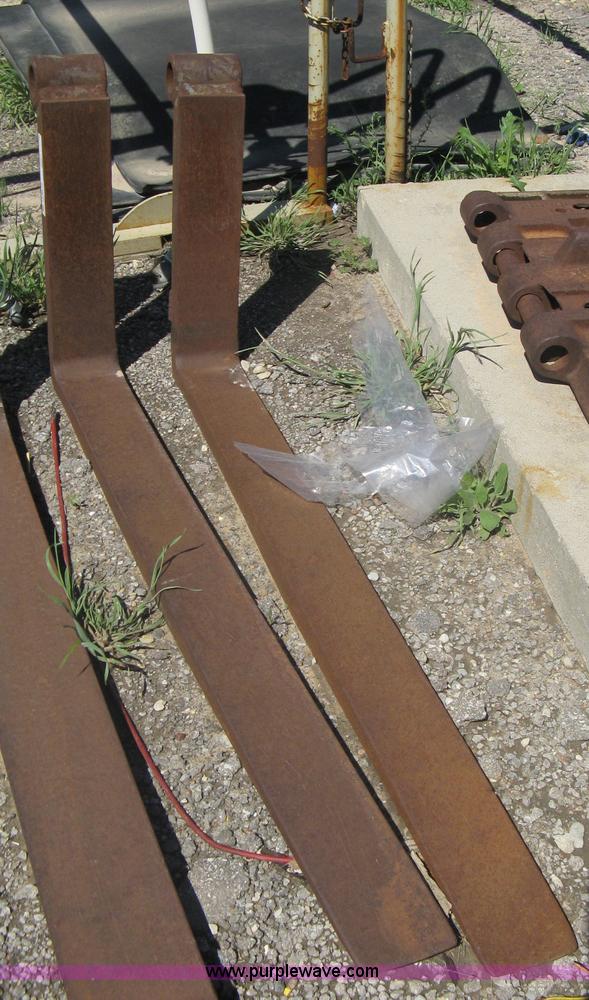 image for item G9833 (2) pin-on pallet forks