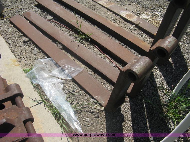 image for item G9833 (2) pin-on pallet forks