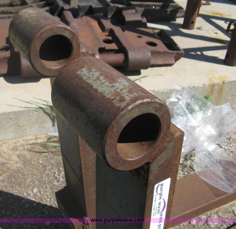 image for item G9833 (2) pin-on pallet forks