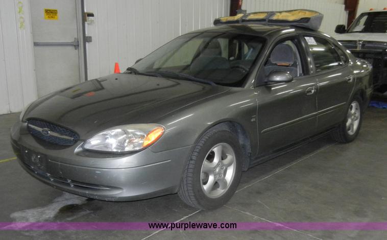 image for item D4040 2001 Ford Taurus Non-repairable certificate, parts only