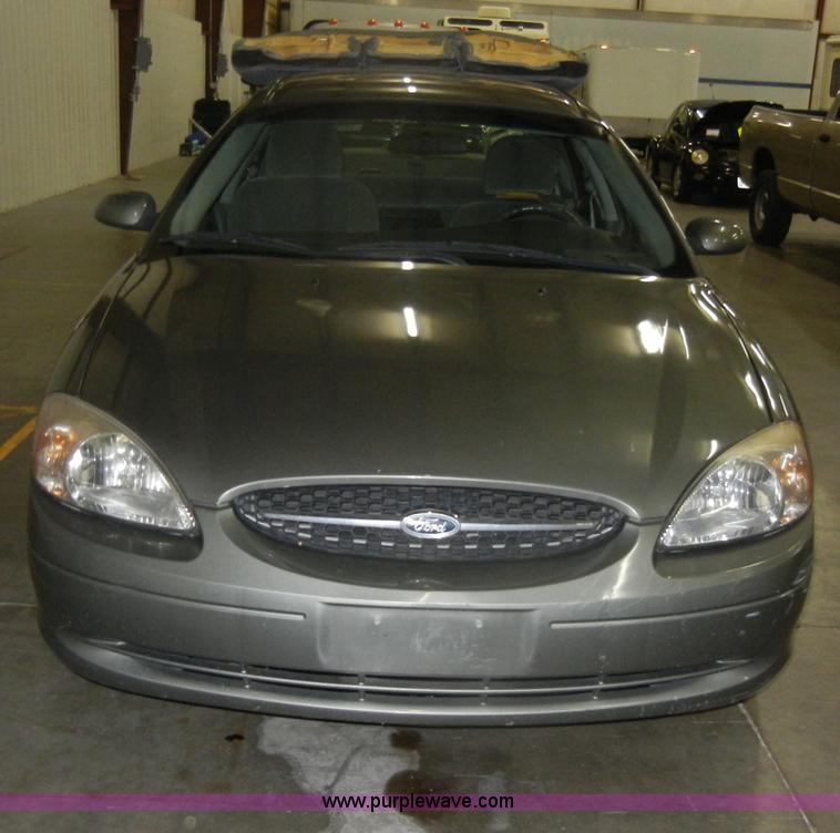 image for item D4040 2001 Ford Taurus Non-repairable certificate, parts only