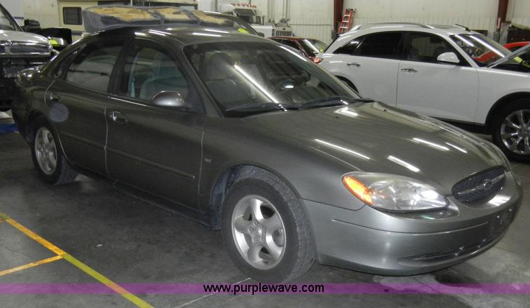 image for item D4040 2001 Ford Taurus Non-repairable certificate, parts only