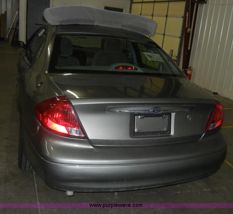 image for item D4040 2001 Ford Taurus Non-repairable certificate, parts only