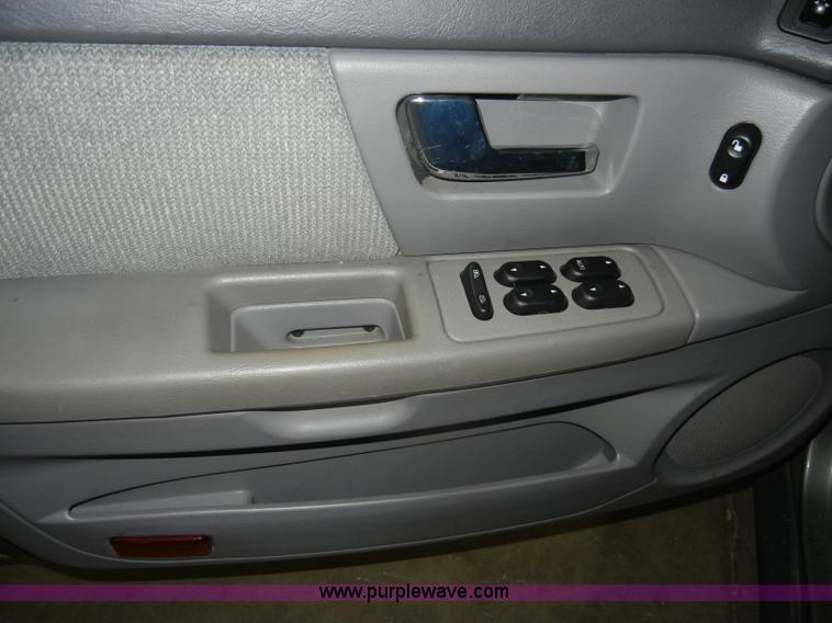 image for item D4040 2001 Ford Taurus Non-repairable certificate, parts only