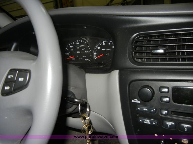 image for item D4040 2001 Ford Taurus Non-repairable certificate, parts only