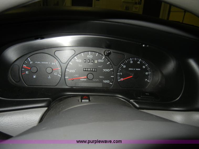 image for item D4040 2001 Ford Taurus Non-repairable certificate, parts only