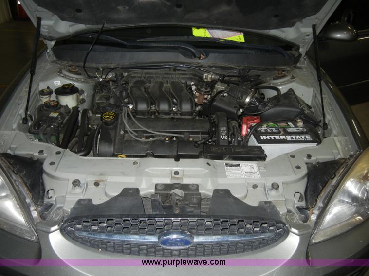 image for item D4040 2001 Ford Taurus Non-repairable certificate, parts only