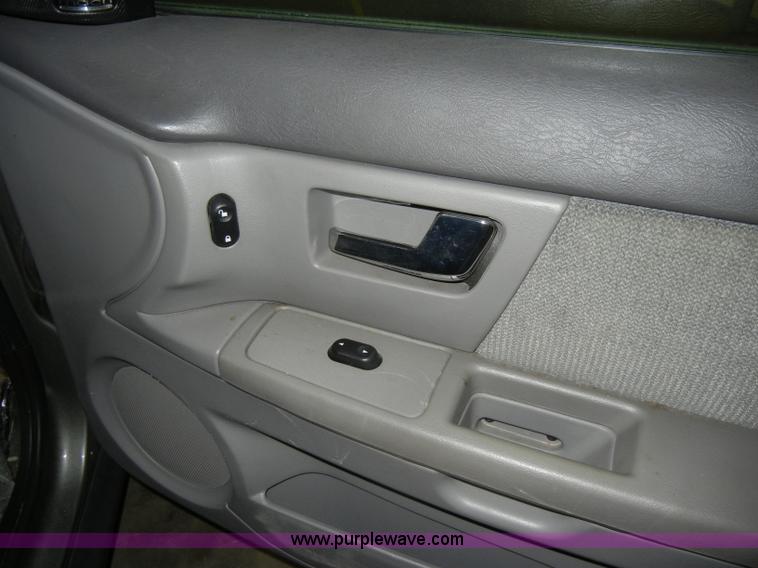 image for item D4040 2001 Ford Taurus Non-repairable certificate, parts only