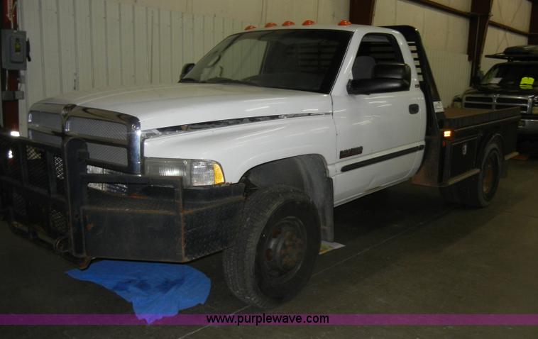 image for item D4041 2001 Dodge Ram 3500 Laramie SLT flatbed truck