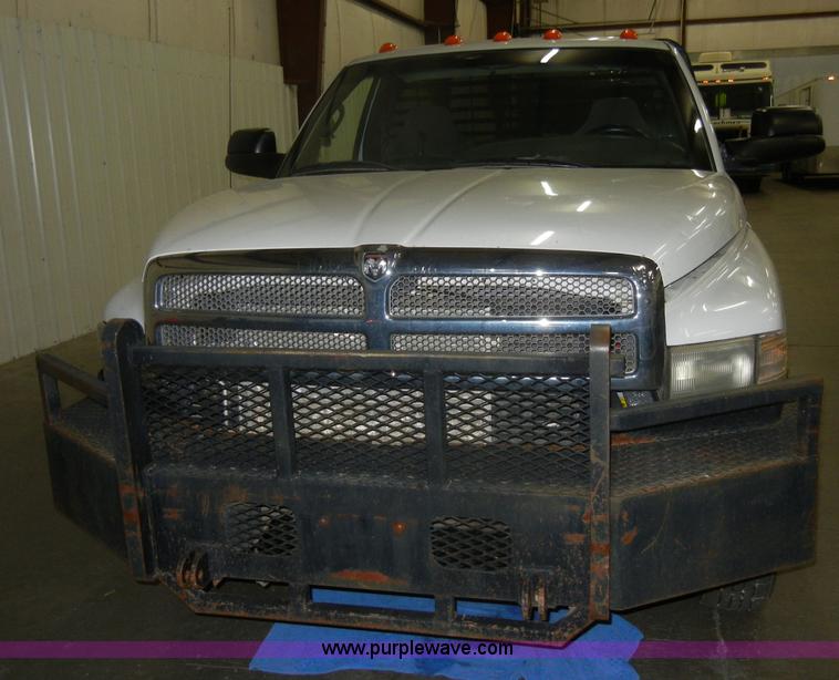 image for item D4041 2001 Dodge Ram 3500 Laramie SLT flatbed truck