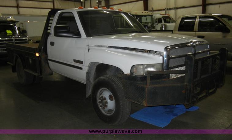 image for item D4041 2001 Dodge Ram 3500 Laramie SLT flatbed truck