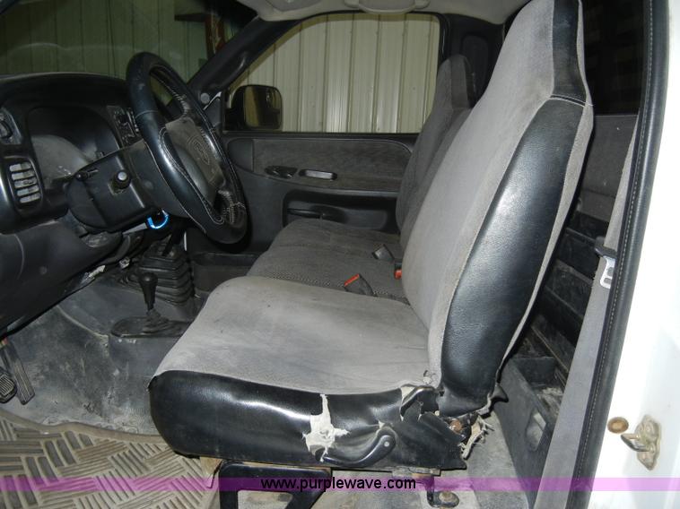image for item D4041 2001 Dodge Ram 3500 Laramie SLT flatbed truck
