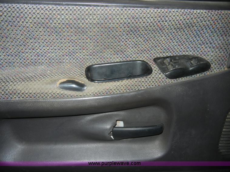 image for item D4041 2001 Dodge Ram 3500 Laramie SLT flatbed truck