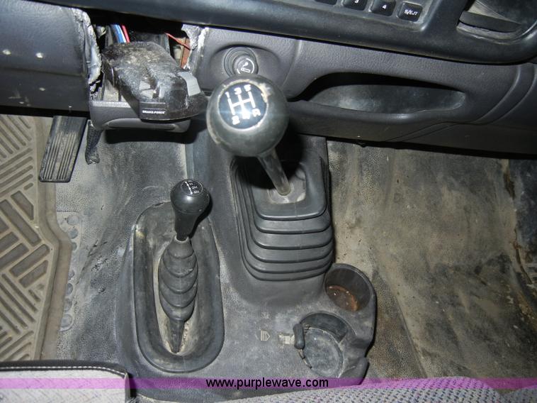 image for item D4041 2001 Dodge Ram 3500 Laramie SLT flatbed truck