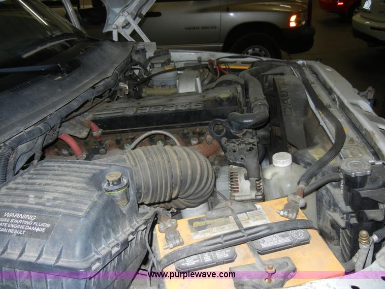 image for item D4041 2001 Dodge Ram 3500 Laramie SLT flatbed truck