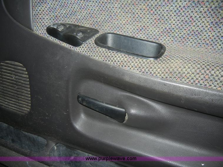 image for item D4041 2001 Dodge Ram 3500 Laramie SLT flatbed truck