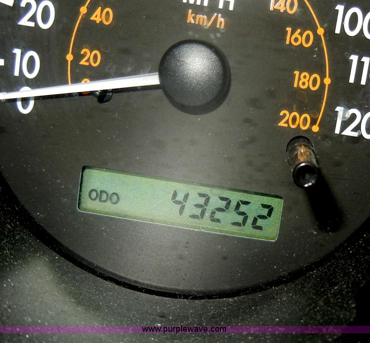 image for item D4046 2004 Chevrolet Aveo LS