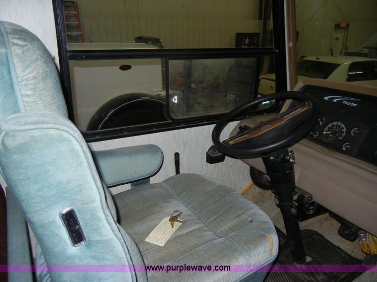 image for item D4048 1991 Ford Flair Fleetwood RV