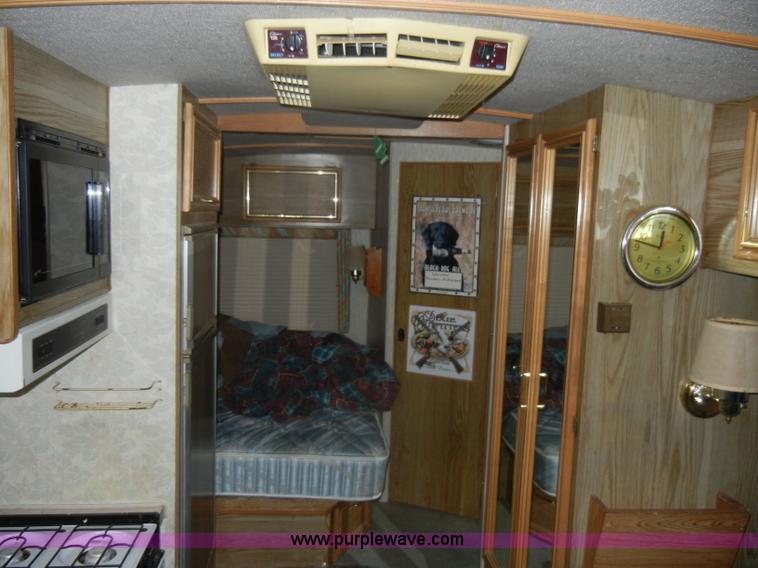 image for item D4048 1991 Ford Flair Fleetwood RV