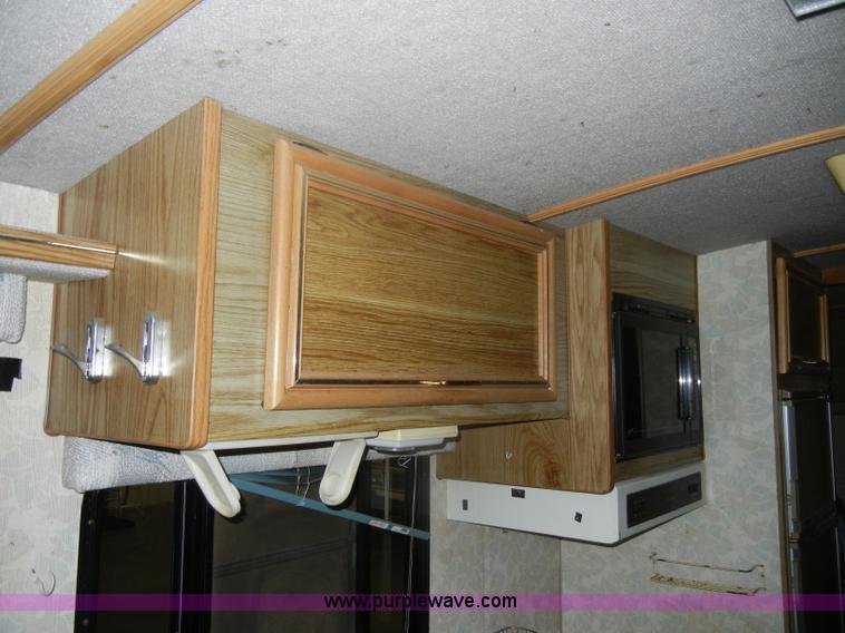 image for item D4048 1991 Ford Flair Fleetwood RV