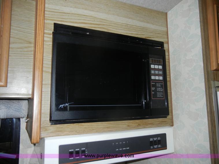 image for item D4048 1991 Ford Flair Fleetwood RV
