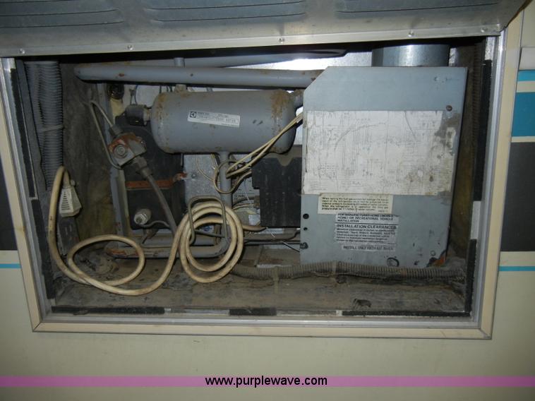 image for item D4048 1991 Ford Flair Fleetwood RV
