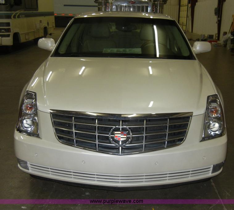 image for item D4051 2008 Cadillac DTS