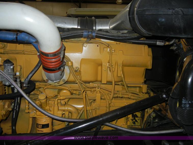 image for item D4052 2000 Peterbilt 379 semi tractor