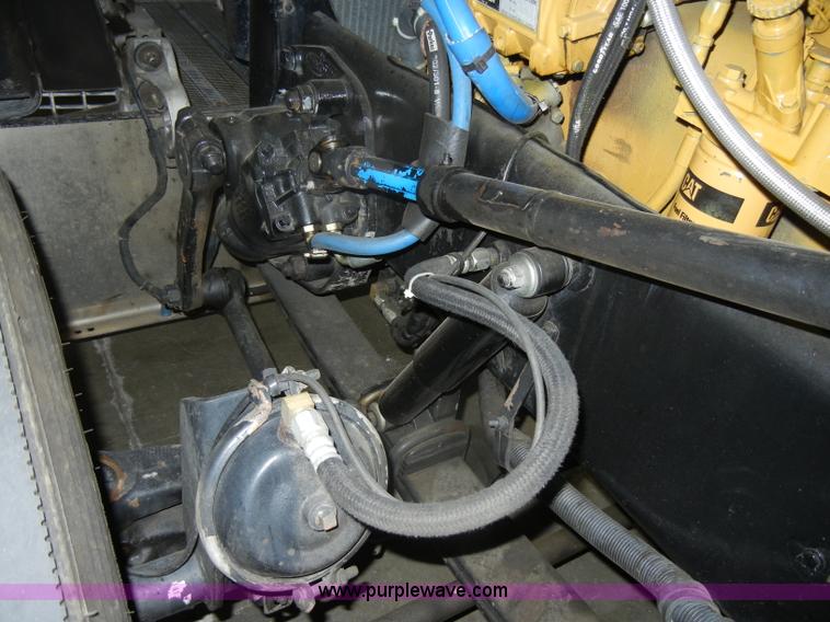 image for item D4052 2000 Peterbilt 379 semi tractor