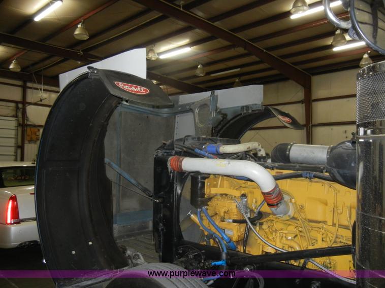 image for item D4052 2000 Peterbilt 379 semi tractor