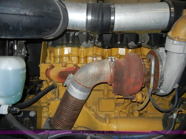 image for item D4052 2000 Peterbilt 379 semi tractor