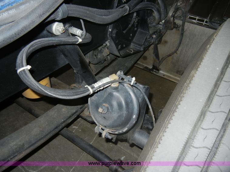 image for item D4052 2000 Peterbilt 379 semi tractor