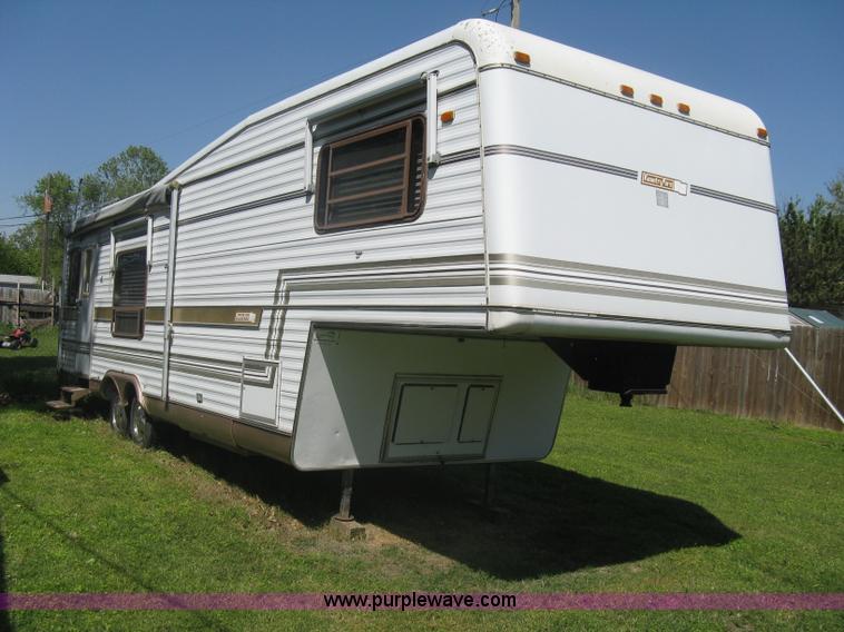 image for item A6320 1985 Kountry Aire 32' fifth wheel camper