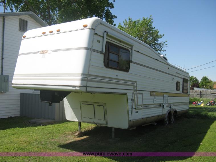 image for item A6320 1985 Kountry Aire 32' fifth wheel camper