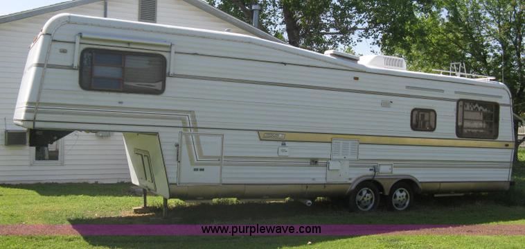 image for item A6320 1985 Kountry Aire 32' fifth wheel camper