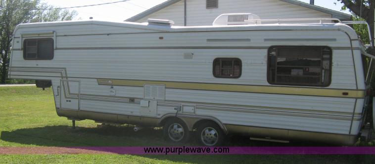 image for item A6320 1985 Kountry Aire 32' fifth wheel camper