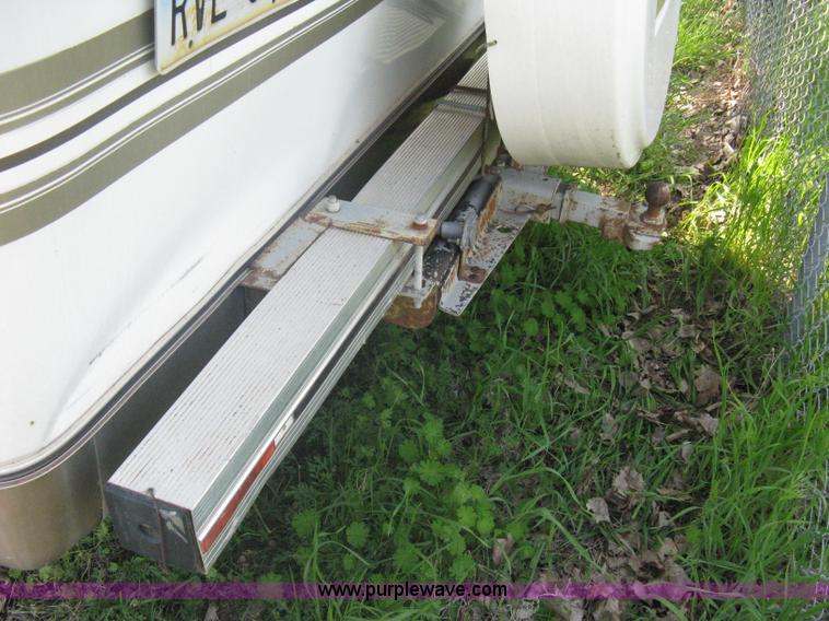 image for item A6320 1985 Kountry Aire 32' fifth wheel camper