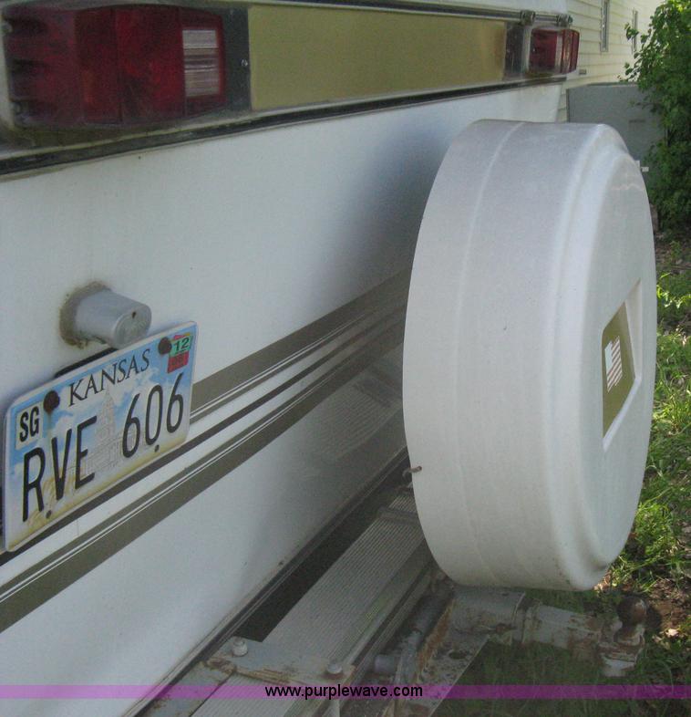 image for item A6320 1985 Kountry Aire 32' fifth wheel camper